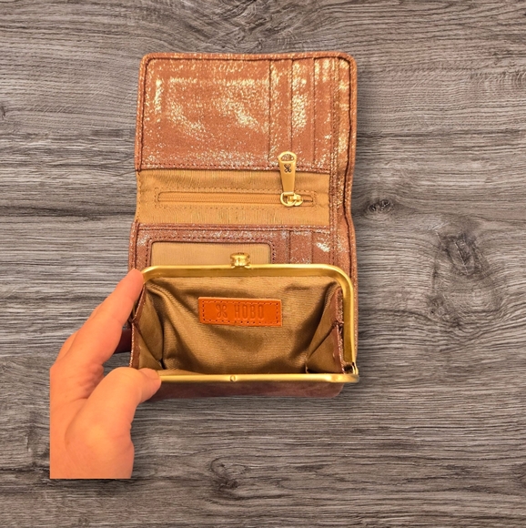 Hobo Robin Sugar Plum Wallet - Picture 4 of 4